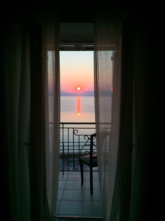 Meliti Guesthouse Akrata Rum bild