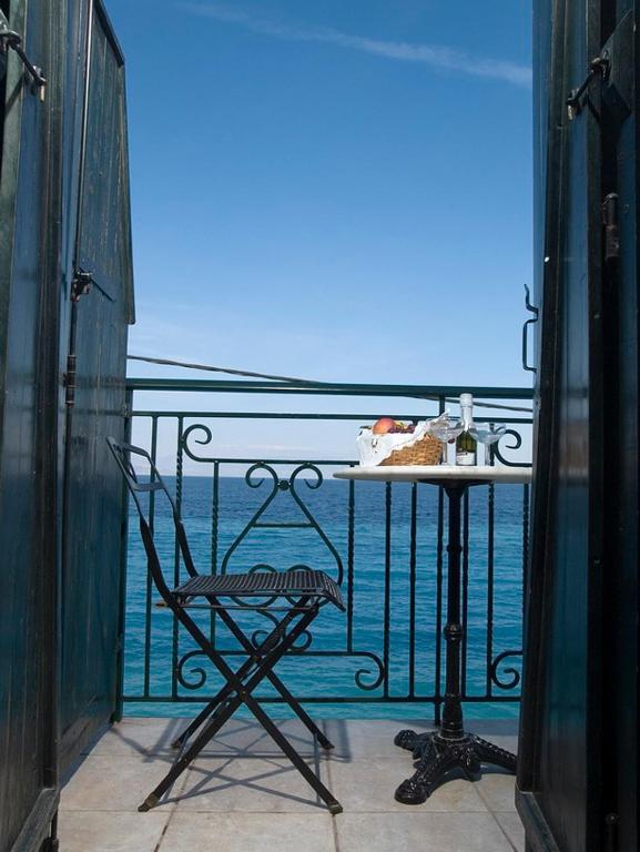 Meliti Guesthouse Akrata Rum bild