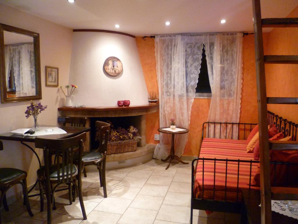Meliti Guesthouse Akrata Rum bild
