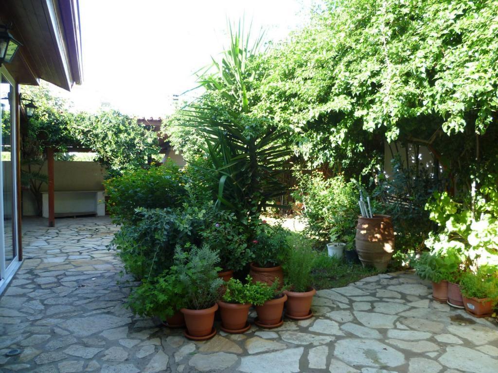 Meliti Guesthouse Akrata Rum bild