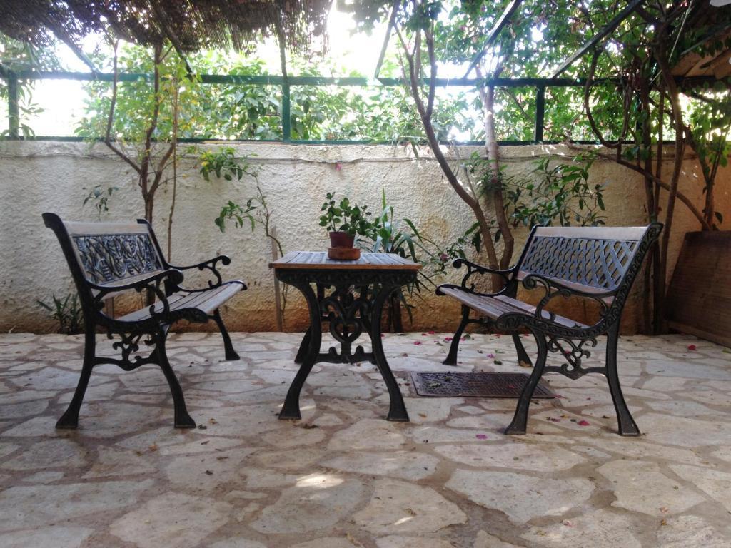 Meliti Guesthouse Akrata Exteriör bild