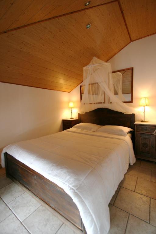 Meliti Guesthouse Akrata Exteriör bild