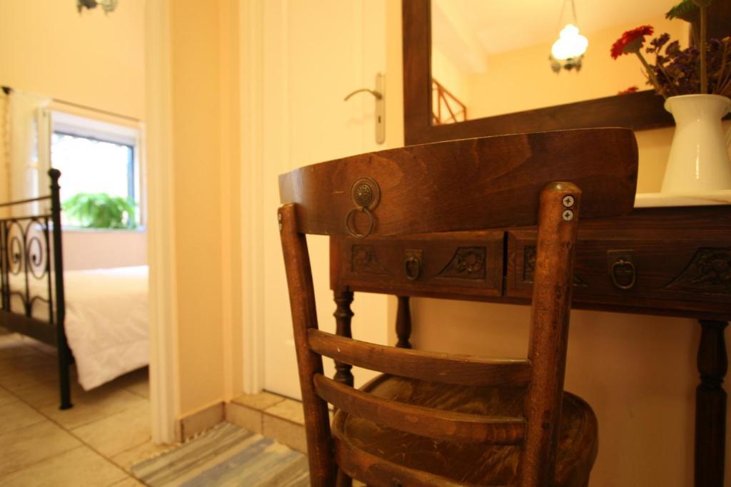 Meliti Guesthouse Akrata Exteriör bild