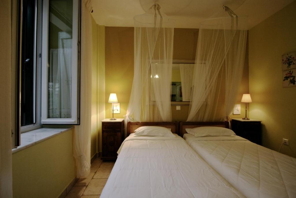 Meliti Guesthouse Akrata Exteriör bild